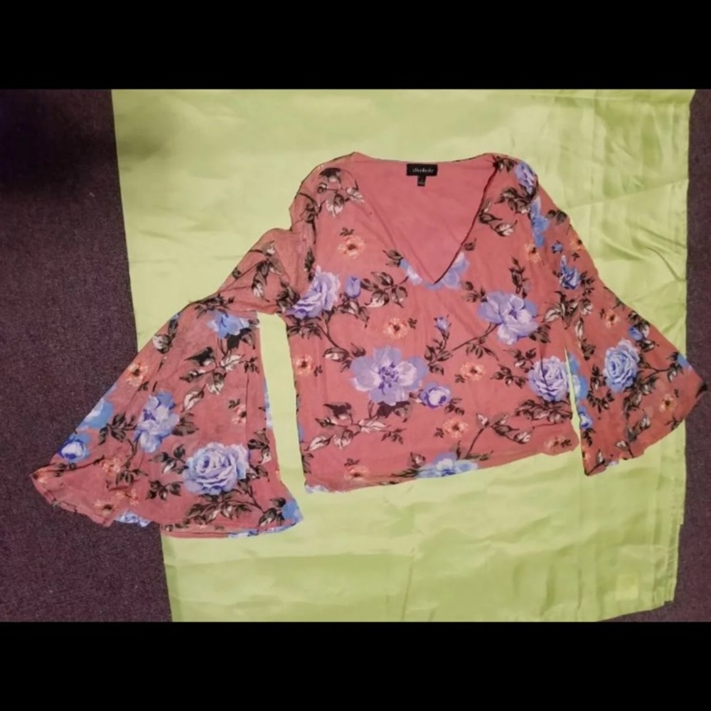 Bell sleeve floral top